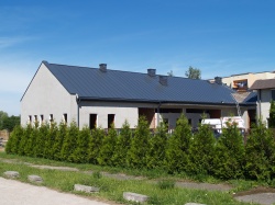 Obok świetlicy stanie „zielona” siłownia